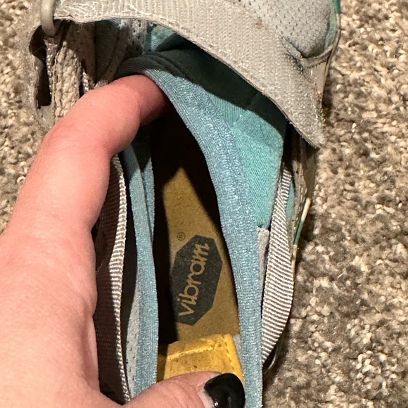 😬SOLD 😬Women's US 6 (36) Vibram FiveFingers Turquoise Camo Minimalist Shoe - Picture 5 of 7